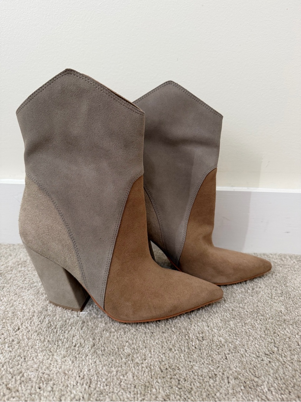 Brand new Dolce vita fall 3-Tone Taupe Suede Ankle heel Booties